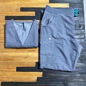 FIGS Graphite Gray Set S XL Kade Straight Leg Cargo Pants & Catarina V-Neck Top